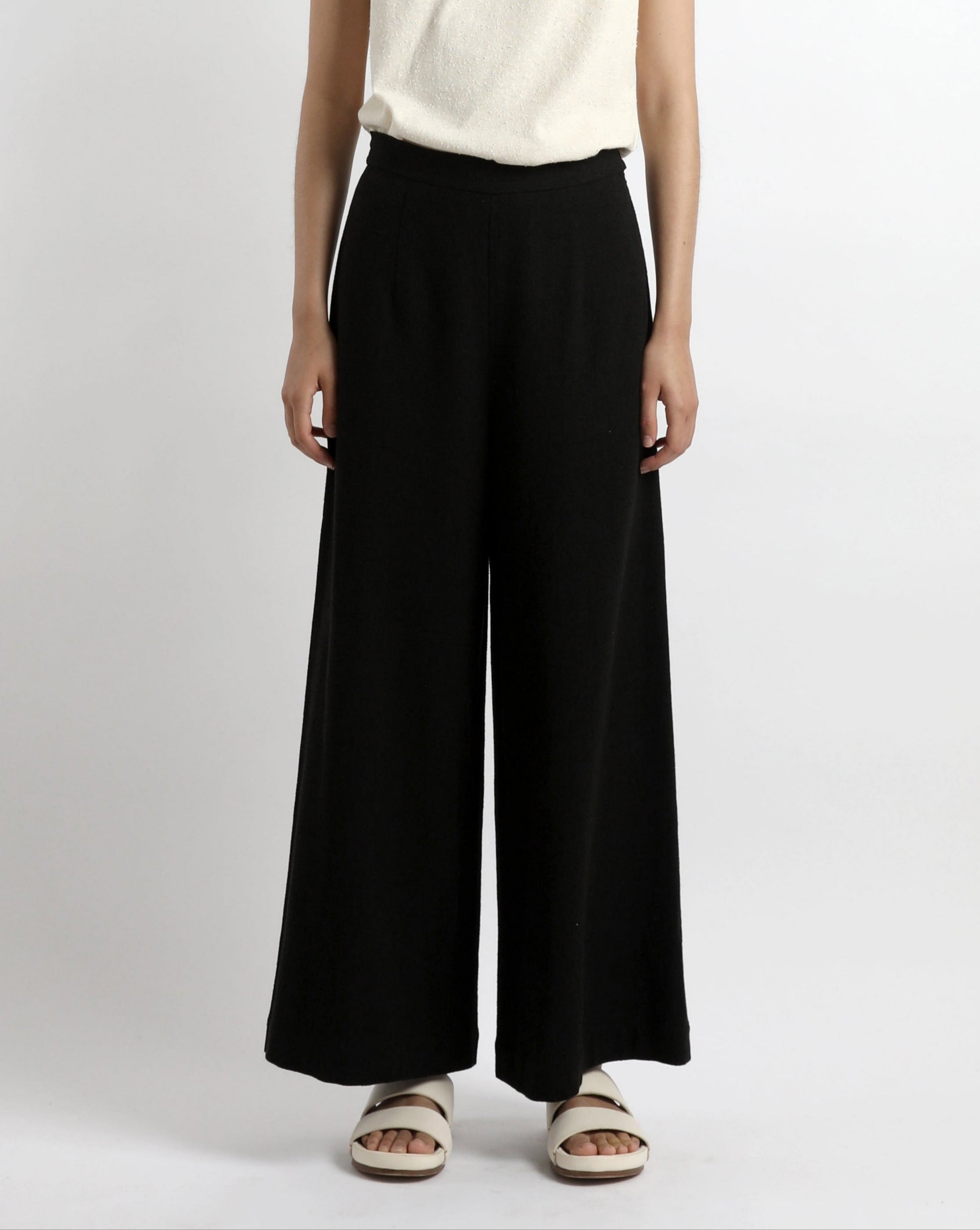 【関税込み】Tailored trousers with centre-back slit SS21_00248_5648b1e8-02ca-4314-