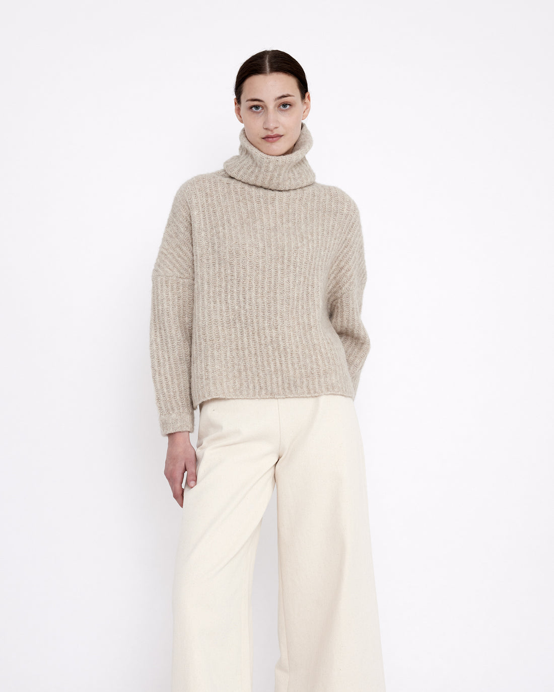 Chunky Turtleneck Sweater - FW23 - Light Taupe – 7115 by Szeki - Copenhagen