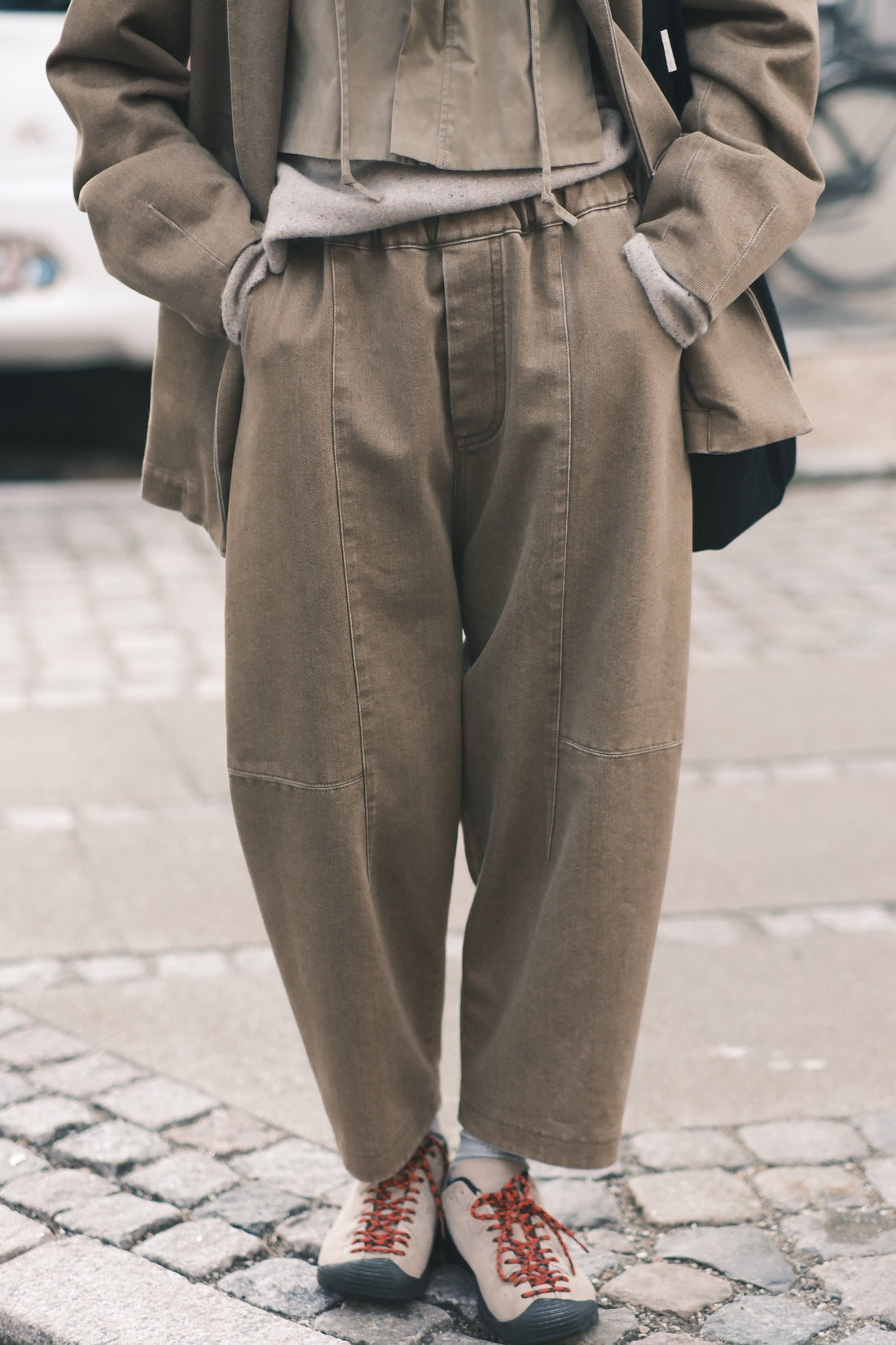Elastic Panel Barrel Trouser - FW26 - Washed Walnut
