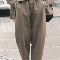 Elastic Panel Barrel Trouser - FW26 - Washed Walnut